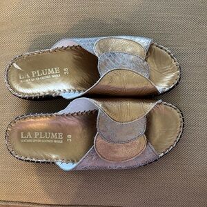 La Plume Women's Elegant Gold and Silver Sandals